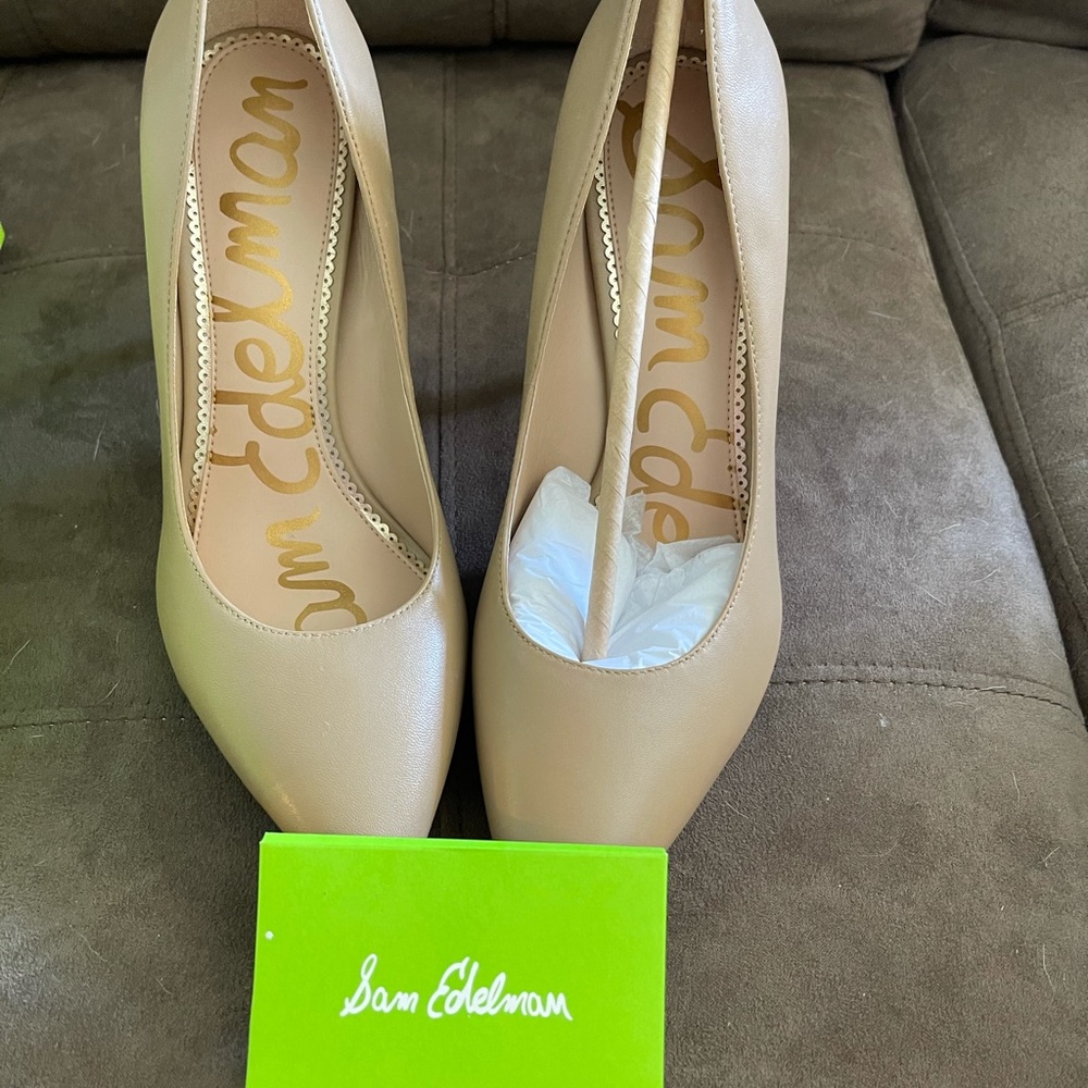 Pump heels size 9